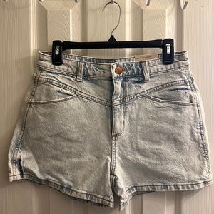 NWT Universal Thread High-Rise Midi Shorts size 8 light denim